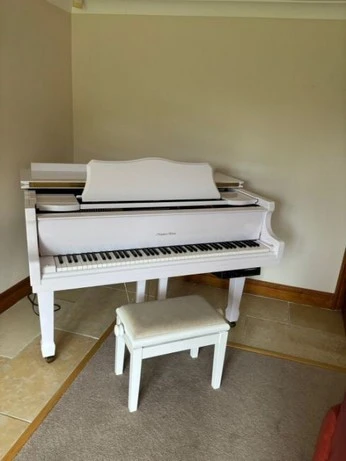 JPS Chartered Surveyors - Quality Furniture Auction | Hamlyn Klein Baby Grand Piano | Oak Dining Table and Chairs - Auction Image 2